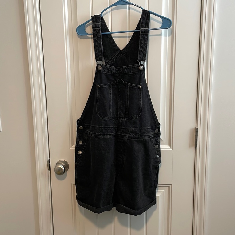 Black Overall Shorts - size large